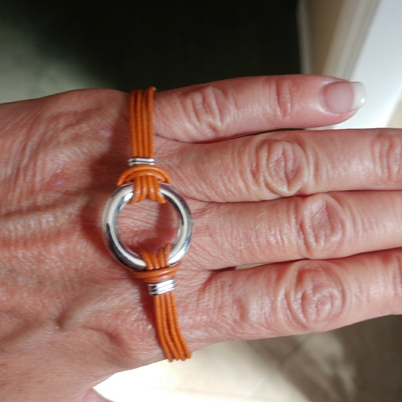 Jewelry - 14KT WHITE GOLD CIRCLE STATION